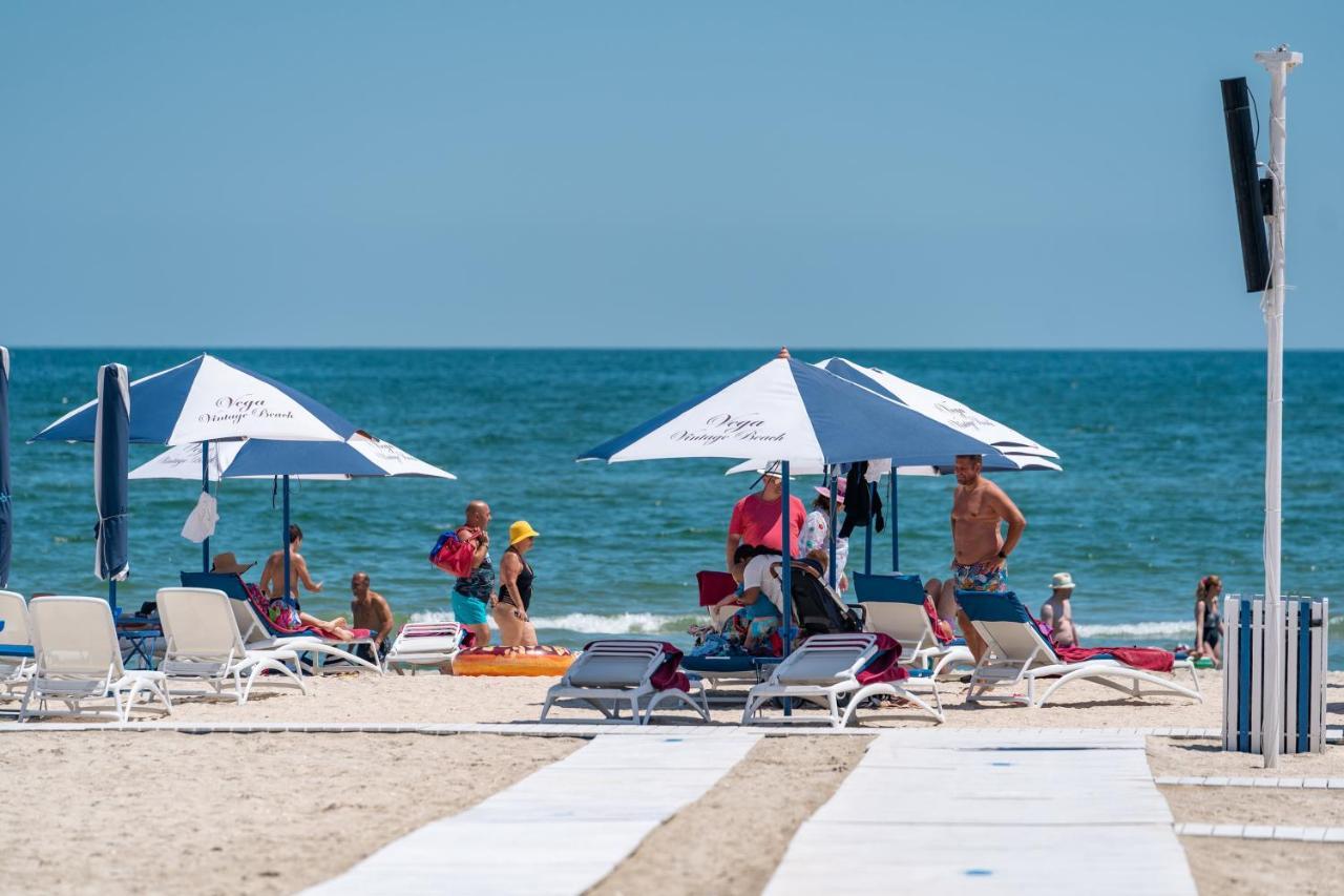 Moonlight Mamaia Apartments Экстерьер фото